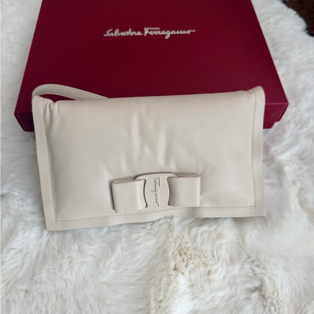 Salvatore Ferragamo Cream Leather Vara Bow Clutch